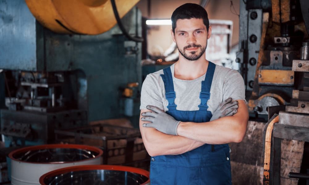 Vantagens de investir no serviço de dobra CNC