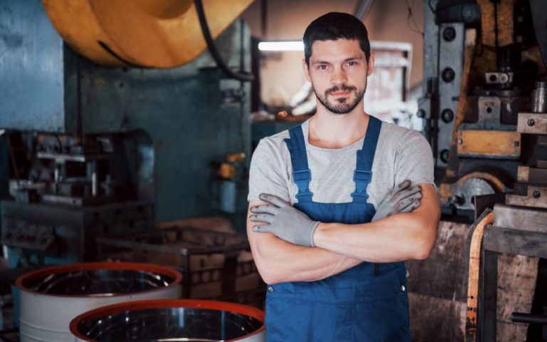 Vantagens de investir no serviço de dobra CNC